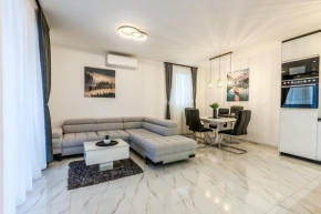 Modern Cityscape 2-Bedroom Terrace apartment